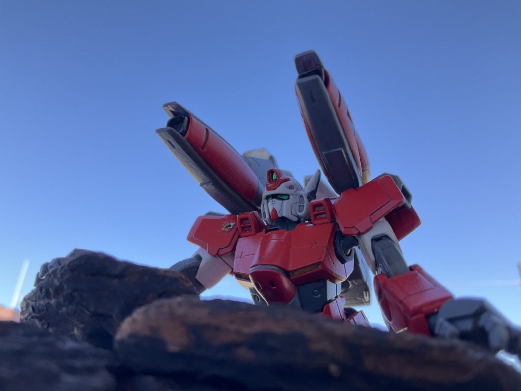 メイン写真のアザーカット、屋外撮影バージョンです。♪うてよ、うてよ、うてよぉ〜♪…これがやりたかったのです。でも、配色はあえてのジムキャノン風です。