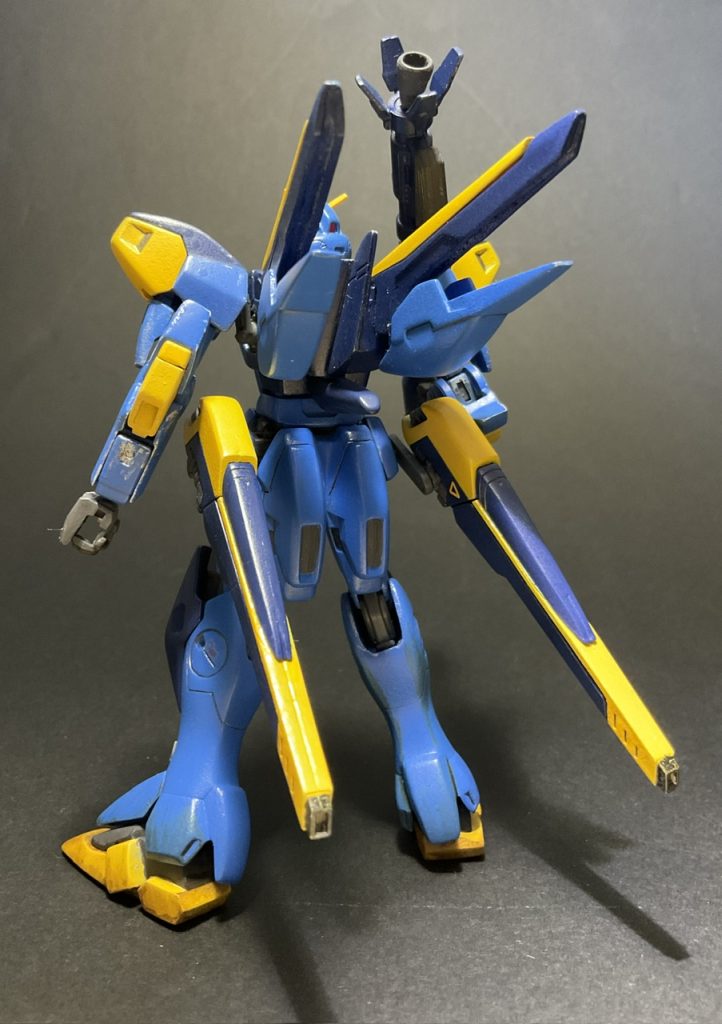 手は次元ビルドナックル(角)、腰はVフレームを残しつつサイドアーマーはクロスボーンガンダムのものに変更、30MMのジョイントパーツを使ってヴェスバーを接続しています。