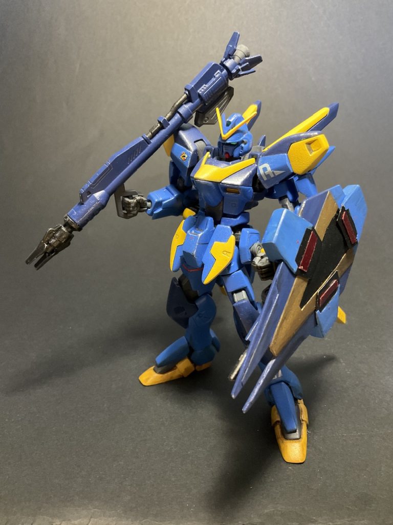 ビームバズーカとシールドを持ったV2のシルエット、ちょっと見たことない感じですね。