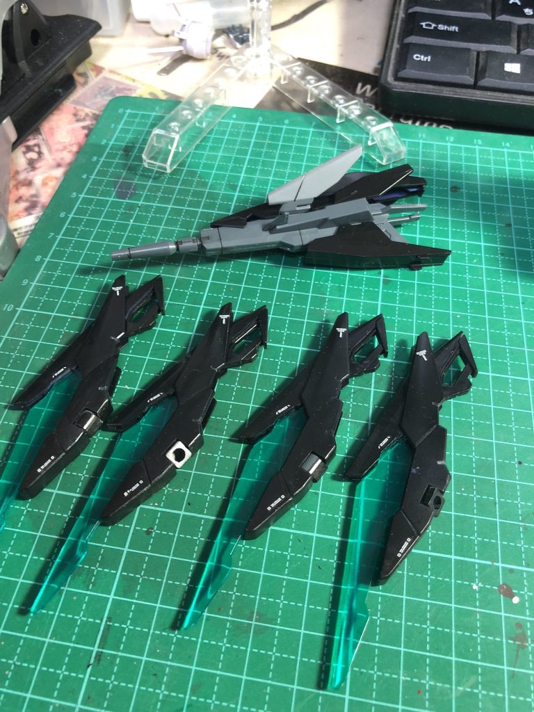 Fファンネルにもしっかりデカール。