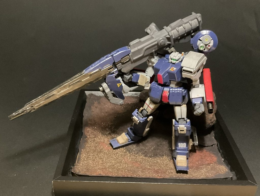 ロトでFAZZっぽいシルエットのものにしたい、というのが発想の原点です。キャタピラに代わるものが思いつかず、変形機構を残しました。