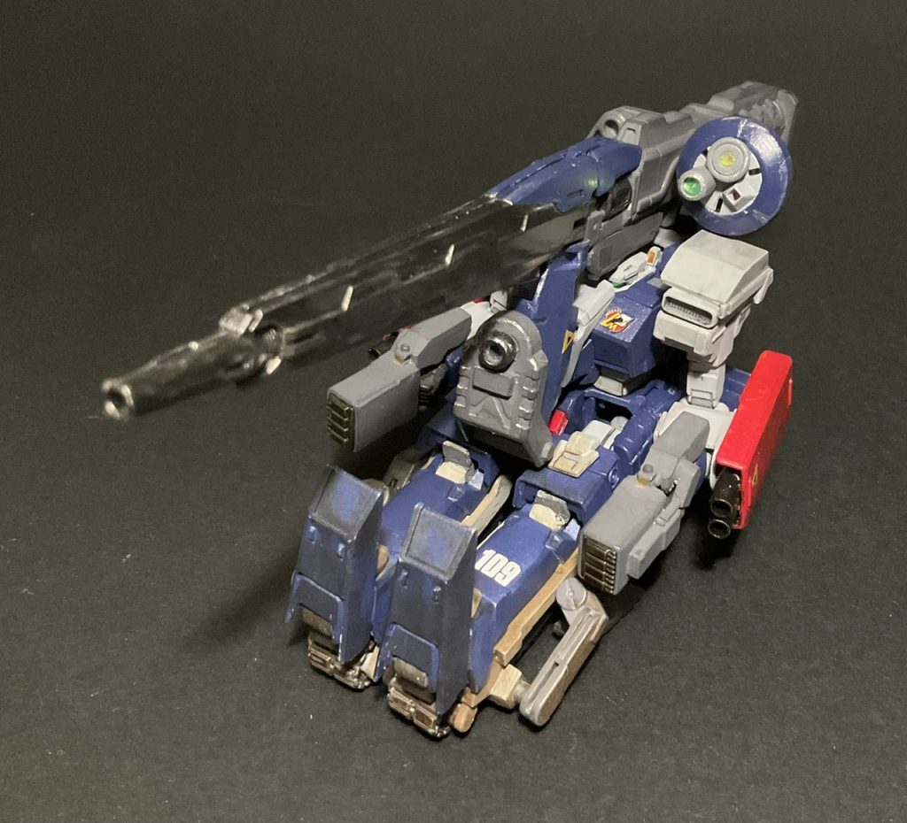 …おかげで、大げさで使えそうにないタンク形態になってしまいました。手にはミサイルランチャーの改造品を持たせています。