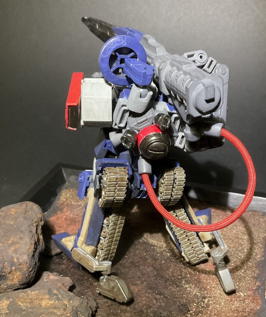 背中の丸いのは小型の粒子加速器というつもりです。サブレッグがないとフラフラです。