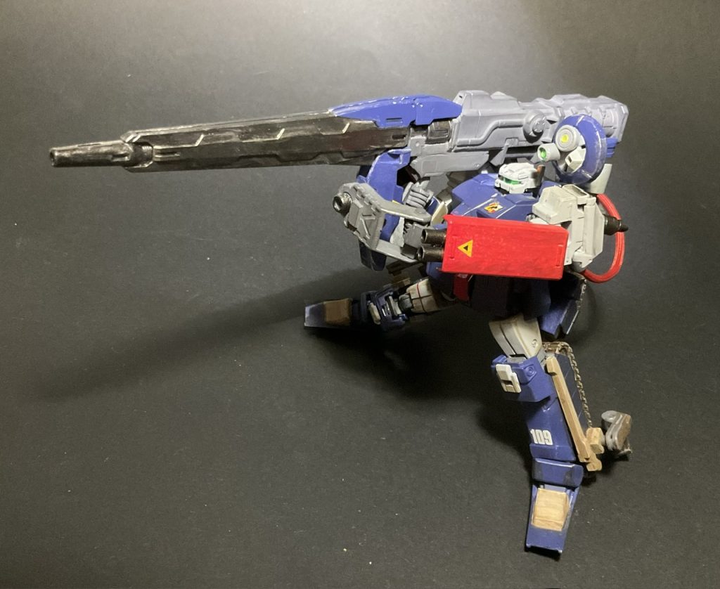 配色はガンタンクR-44を参考にしました。ロトツインセットのもうひとつの上半身のパーツは、拙作ホワイトアークのブリッジになっちゃいました。