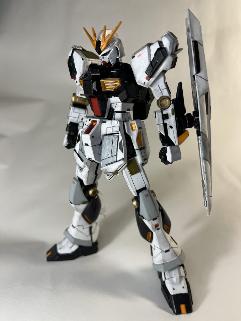 フロントアーマー6ｍｍ延長。サイドアーマー延長。ショルダー部形状変更。胸部1ｍｍ延長。スジボリ。ディテールアップ。ウェザリングをしています。