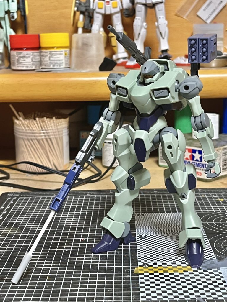 初期稿元々はエース又は傭兵専用のカスタム機として設定された。