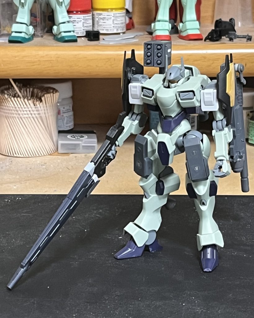 ロングレンジタイプ・ビームガンはテルティウムアームズの銃身を切り取ってビームガンに取り付けできるようにプラ「角」を接着。