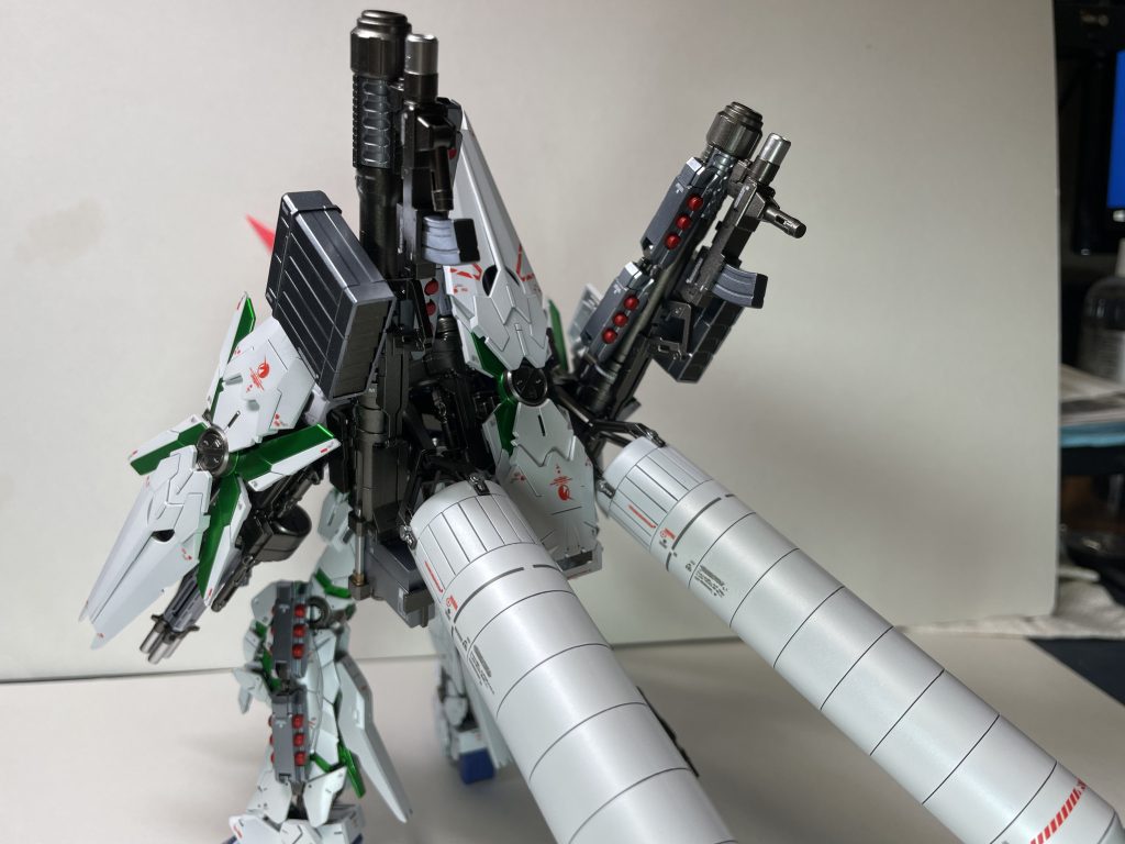 後ろミサイルポットとマガジンはムーンストーンパールです