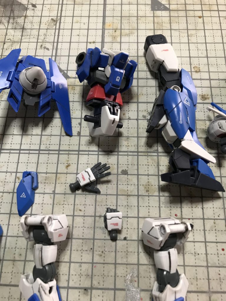 多分 水転写デカール貼り工程だと思います。