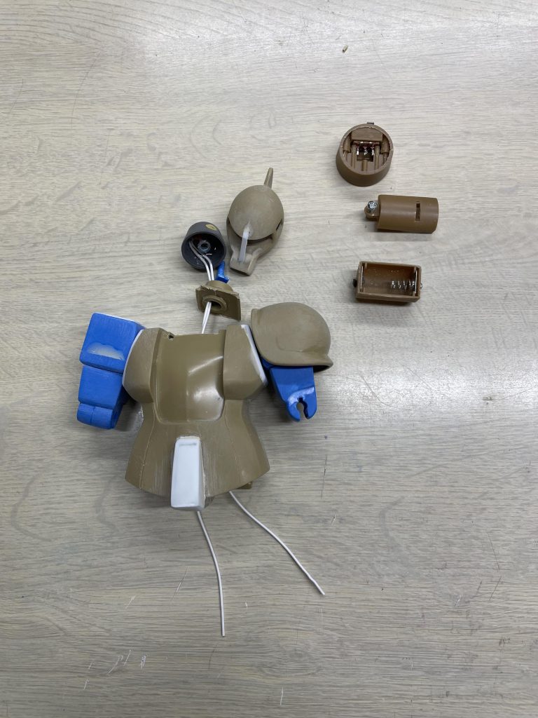 モノアイは豆キューを仕込んで発光できるようにしました。