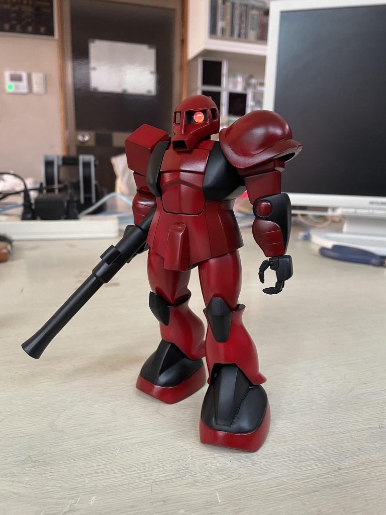 塗装後、サフの黒色をいかしたくて、ジョニー・ライデン風?に致しました。