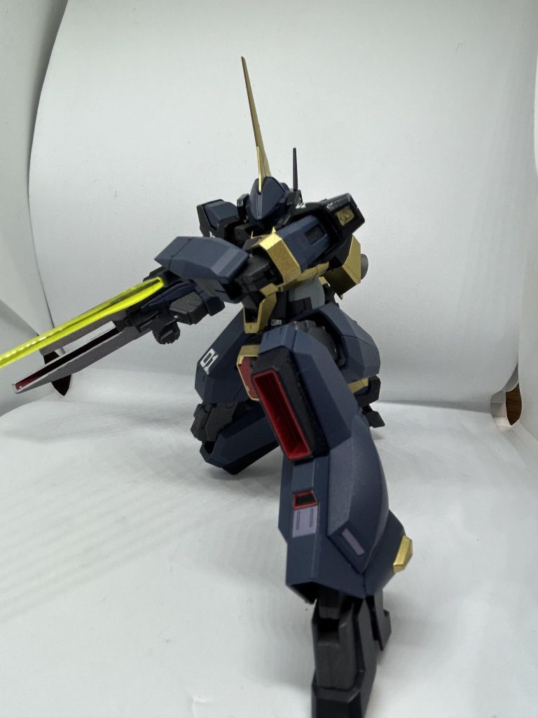 バーザムです。胸などはダークブルー、黄色部分はゴールドにしています。