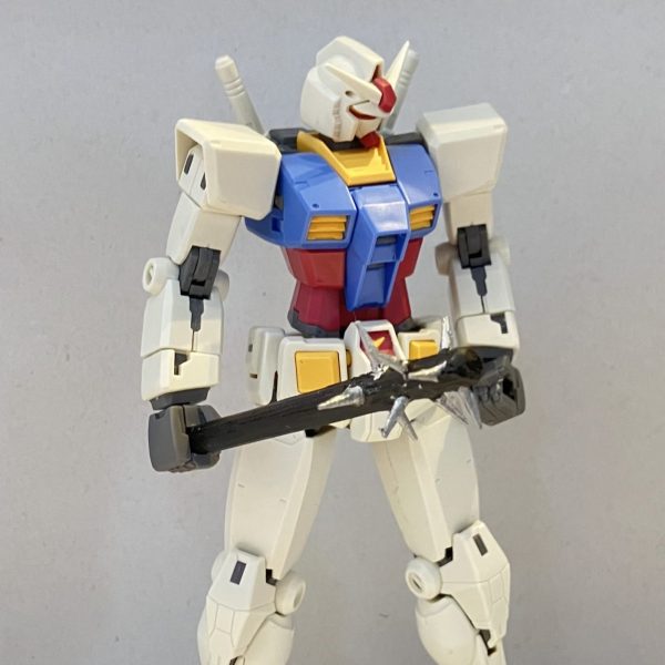 変わった物を持つガンダム