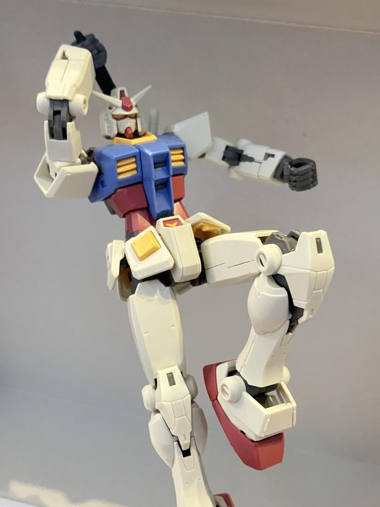 変わった物を持つガンダム–3枚目/制作者：田舎はいい物だ