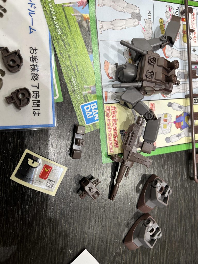 お兄ちゃんとは別に妹ちゃんも一生懸命作成スタッフのお兄さんやお姉さんもフォローしながら頑張って組み上げていく姿は微笑しかったです✨