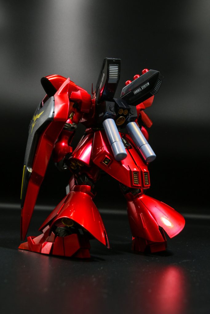 CDマークとネオジオンのマークは塗装ですシールドのゴールドのラインと色合わせたかったのでデカールは使いませんでした