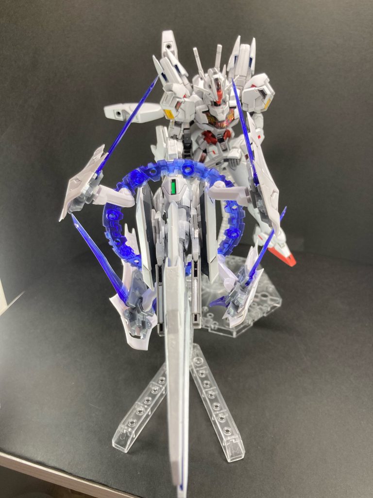 バリアブルロッドライフルに全てのビットを集約したフルバースト形態。威力も射程もエアリアル改修型を上回る。