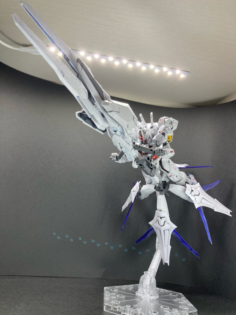 高機動巡行形態。その姿は箒を駆る魔女のよう、その速さは流星の如し。