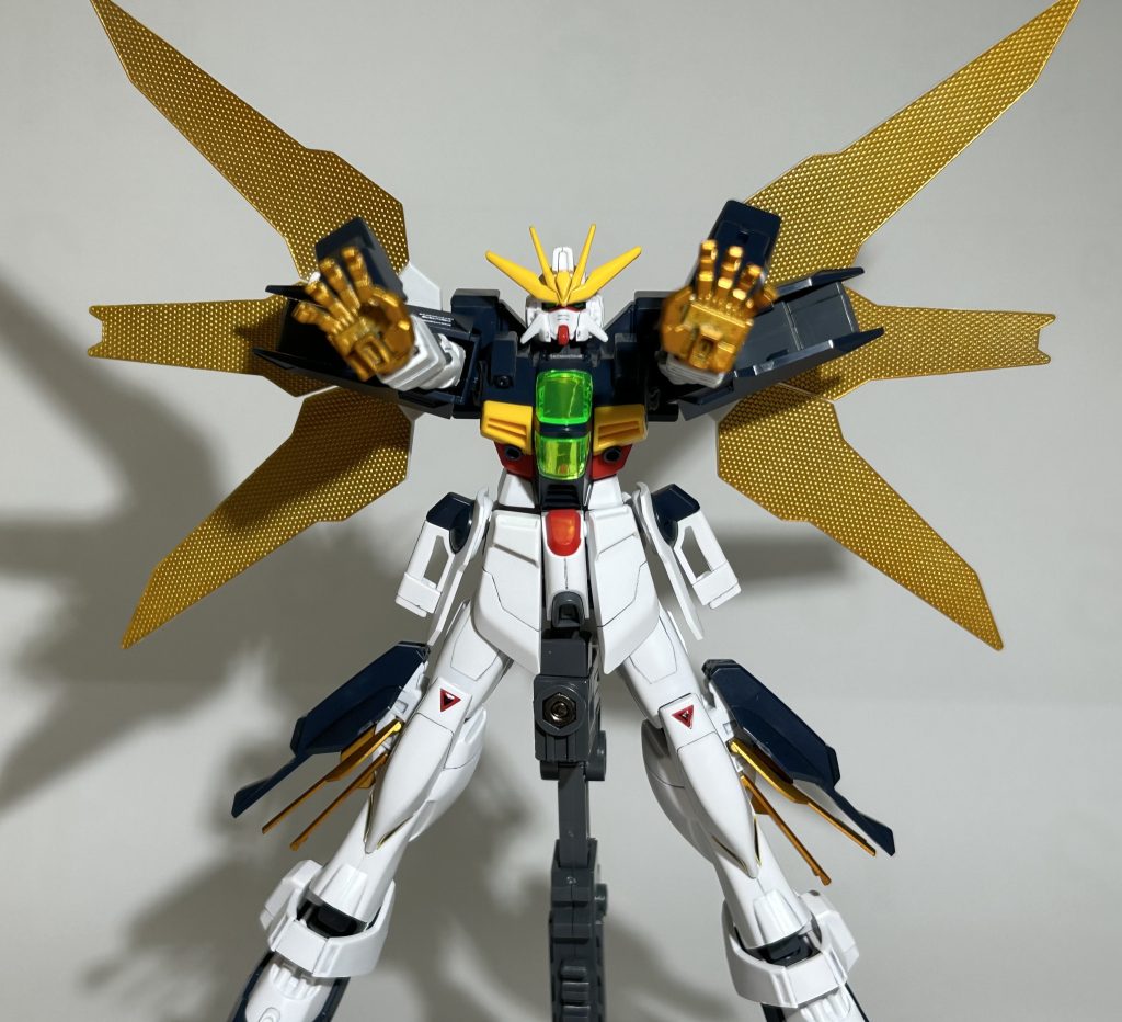 サテライトキャノンは改造に使おうと思い頂戴したので、なんちゃってハンドバスター。今でこそパルマフィオキーナとか持ってるけど、この時期はとにかくガンプラが手に入らなかった。特に地方はガンプラに飢えていた気がする。