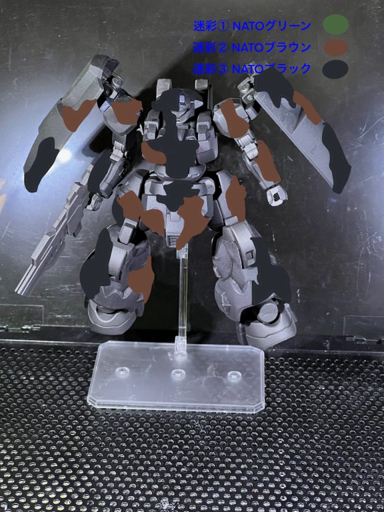 迷彩パターンのラフ。前面。