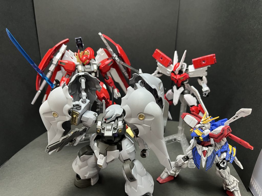 あらすじデビルガンダムを利用するプロスペラを止めるべく部隊を分けたロンドベル隊。ガンヴォルヴァ隊とガンダムルブリスインフェルノを抑え、最新部に到着したグエルとスレッタはドモン、ブレードと合流するも黒いエアリアルに襲撃されてしまう。スレッタ達と対峙するその機体のパイロットは14番目のエリクトのクローン体セレッタとプロスペラの口から語られる。目的のために利用され続け、捨てられた事に絶望するセレッタ。混沌を極める戦場でプロスペラはとうとう本懐を遂げようとしていた。今までの擬似スパロボリンク↓https://gumpla.jp/story/1535059