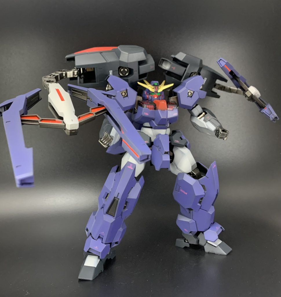 接続のアームが各部よく動き、派手にシザースを構えることができます。