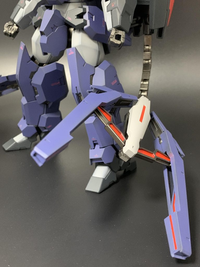 元はキャノンなのであまり大きくは開かないのですが、ガバッと捕まえる感じにしたかったので干渉部分を削りました。かなり大きく開いて、どんな敵でも捕まえられそうです。