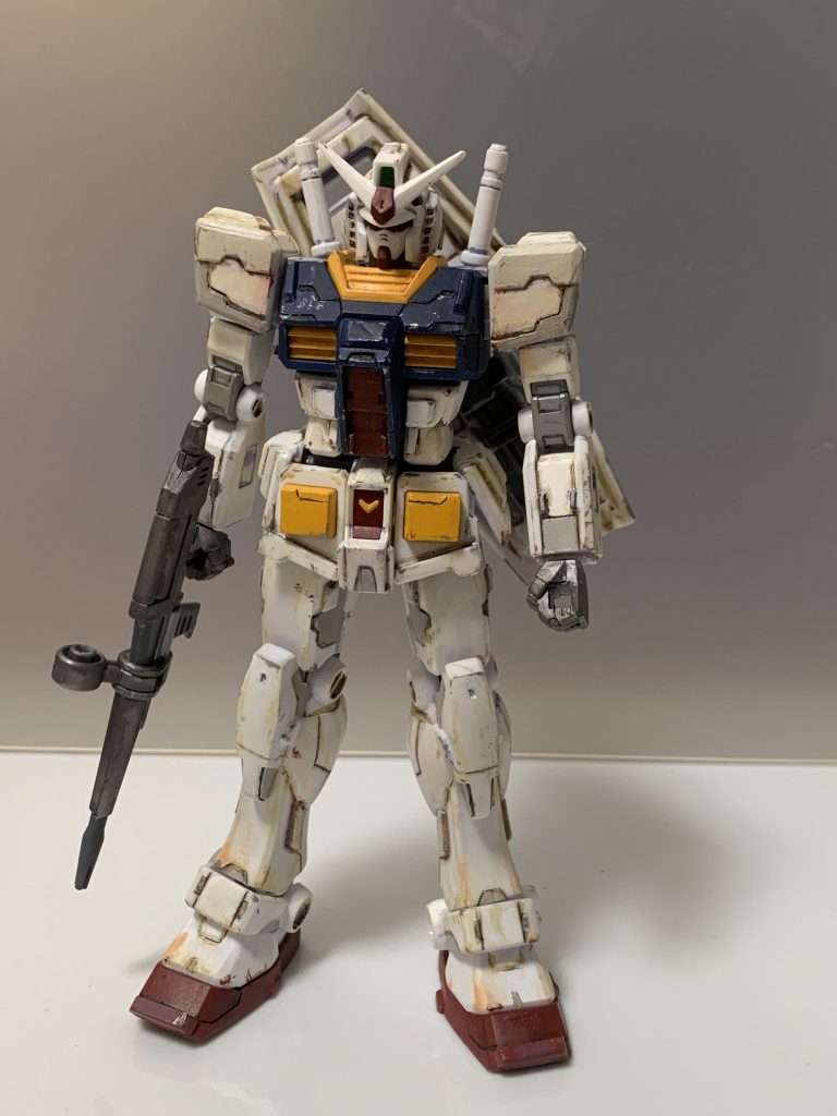 EGガンダムをプラ板を貼り付けたり、スジ彫りしてモールドを追加する等してディテールアップしました。