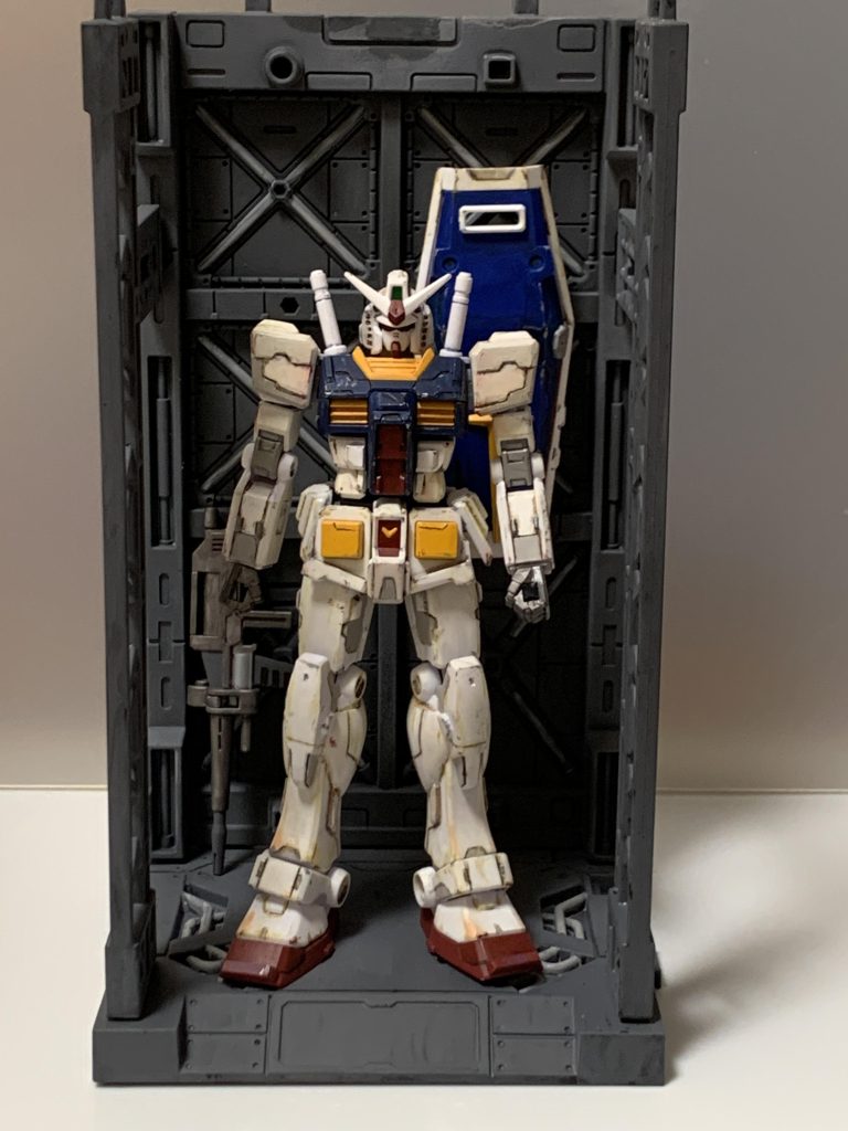 最近、モデラーさん達が購入されている100均で販売されている格納庫を購入し塗装してみました。