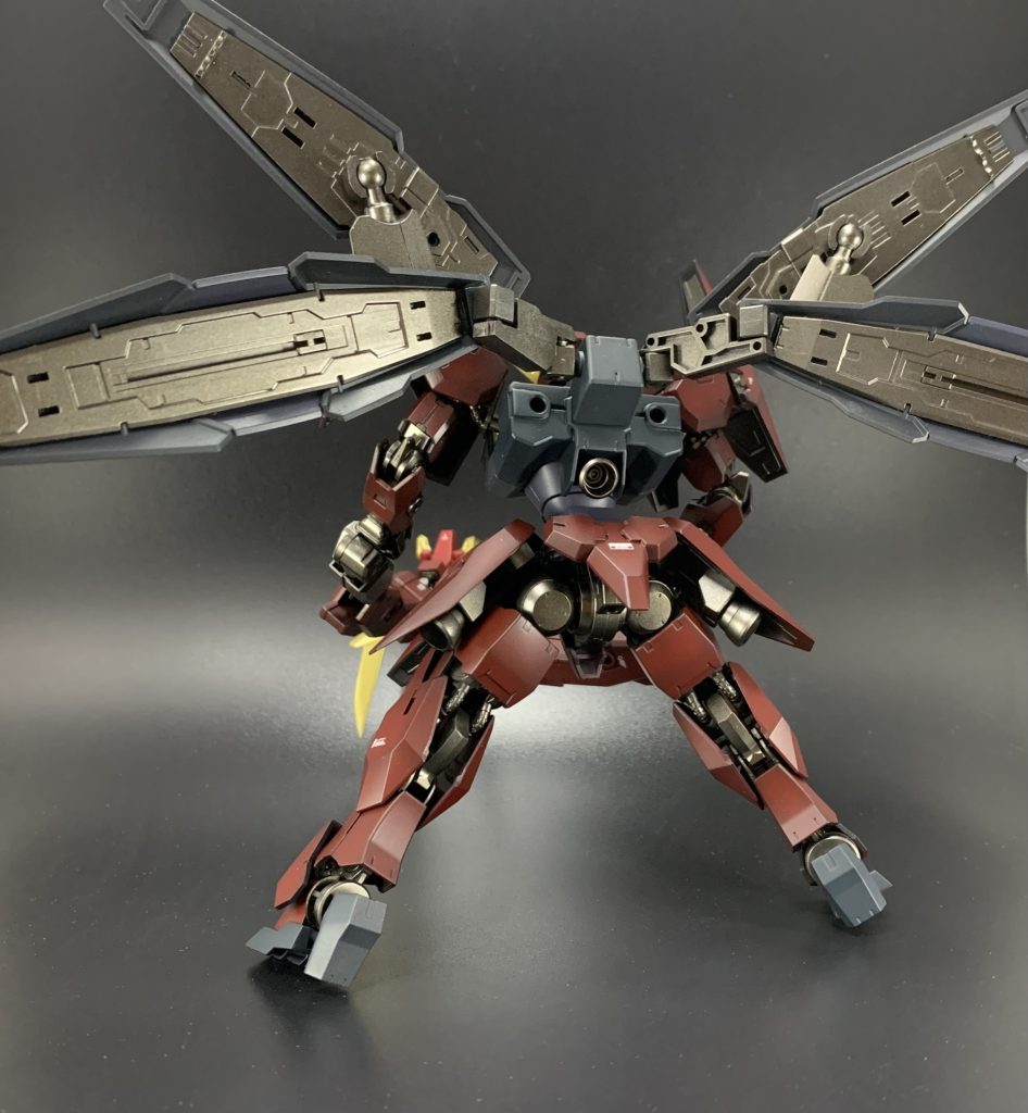 背部ウイングはガンヴォルヴァのシールド2枚+ソーンのシールド+ウルのシールドの組み合わせです。