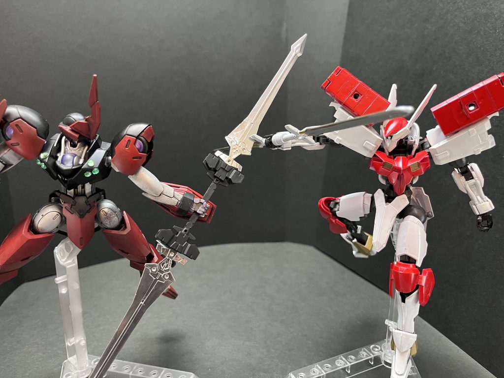 エビル『無駄話は終わりさ、それにしても兄さん、こんなものなのかい?ブレード『何⁉︎エビル『さっきのガンダムは焦りと疲弊があってあぁだったのは分かるんだ。エビル『けど今の兄さんはその点を差し引いても弱い!ブレード『くっ…