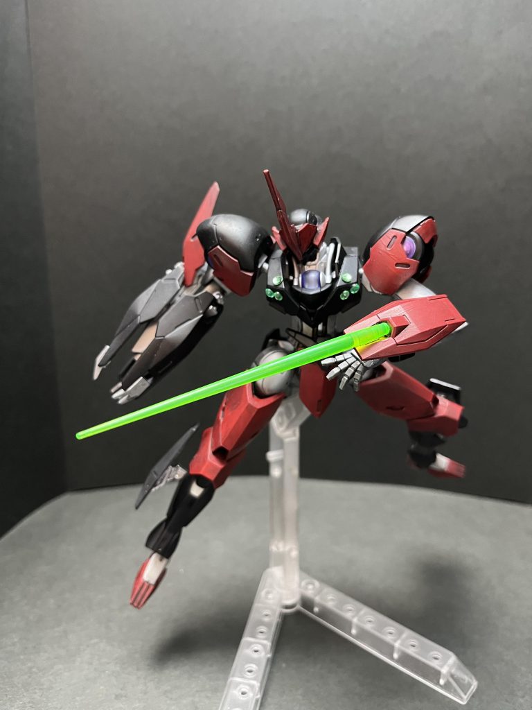 以上、テッカマンエビルとラストエピソードでした!忘れられない内に早く投稿しようと思っていたのですが、コ◯ナウィルスにやられたりしてまして…特に味覚がダメなんだ…もう君にラーメンを作ってあげることは出来ない(´・ω・`)🍜テンカワやめろや!もうリカバリーしてきたわぃwそれはともかく何も解決してないじゃん(´・ω・)ご、ご最も💦スパロボって作品にも寄るんですが分岐が3回ぐらい。私の今回のは分岐2回目ぐらい想定のやつですね(苦しい今回やってみて気付いたこと①出す機体が多くて写真撮影が軽く1時間以上もう箱から呼び出して武器を持たせて、増えれば増えるほどやばいwaルートの機体も合流したら寝床までロボまみれになるかもw②話作りの難しさ何気なく始めましたが、戦闘のやり取り、それによって何が変わったかを伝えるのを文章と写真で表現。これってほんま大変なんですね💦③投稿のカロリーが凄いネームドキャラの設定や喋り方、本編での活躍を見調べたり…本家スパロボスタッフさんもクロスオーバーとか凄い頑張った上で制作されてると感じました!リスペクトです(;ω;)