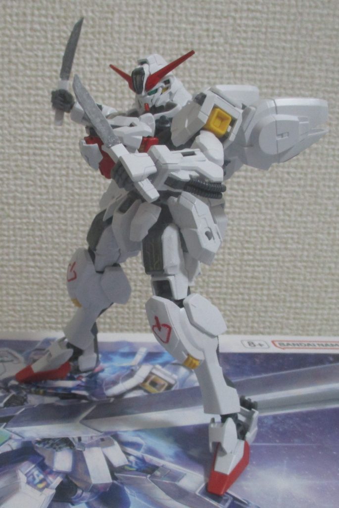 ビームサーベルの代わりに、ベリアル(鉄血版エアリアル)同様、ナイフを装備。ベリアルの物よりは細長くなってます。