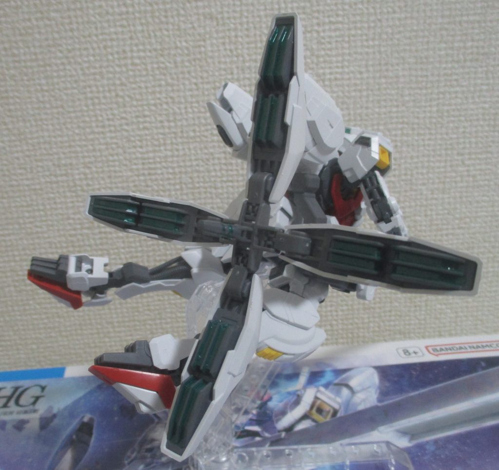 分かりにくいですが、スラスターのメタリックグリーンは塗装してます。それと足首は、可変ギミックを活かすため、そのままキャリバーンの物を移植してます。