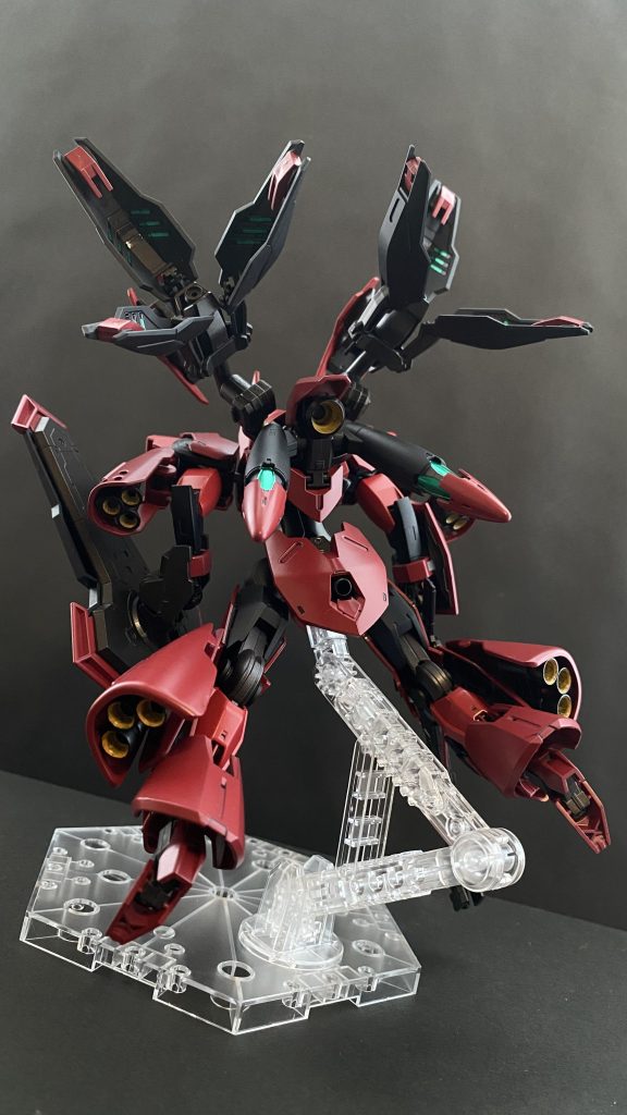 　このGNフィールドを発生させることにより、こと対ガンダムにおいて、高い優位性を持つ。