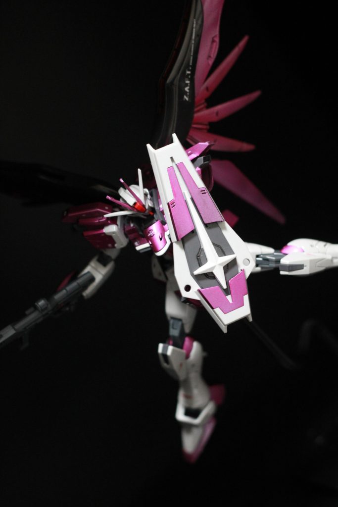 SEEDポーズは定番ですがかっこいいですよね～実際戦場でこんなポーズしてたら即効落とされそうですけど（笑）