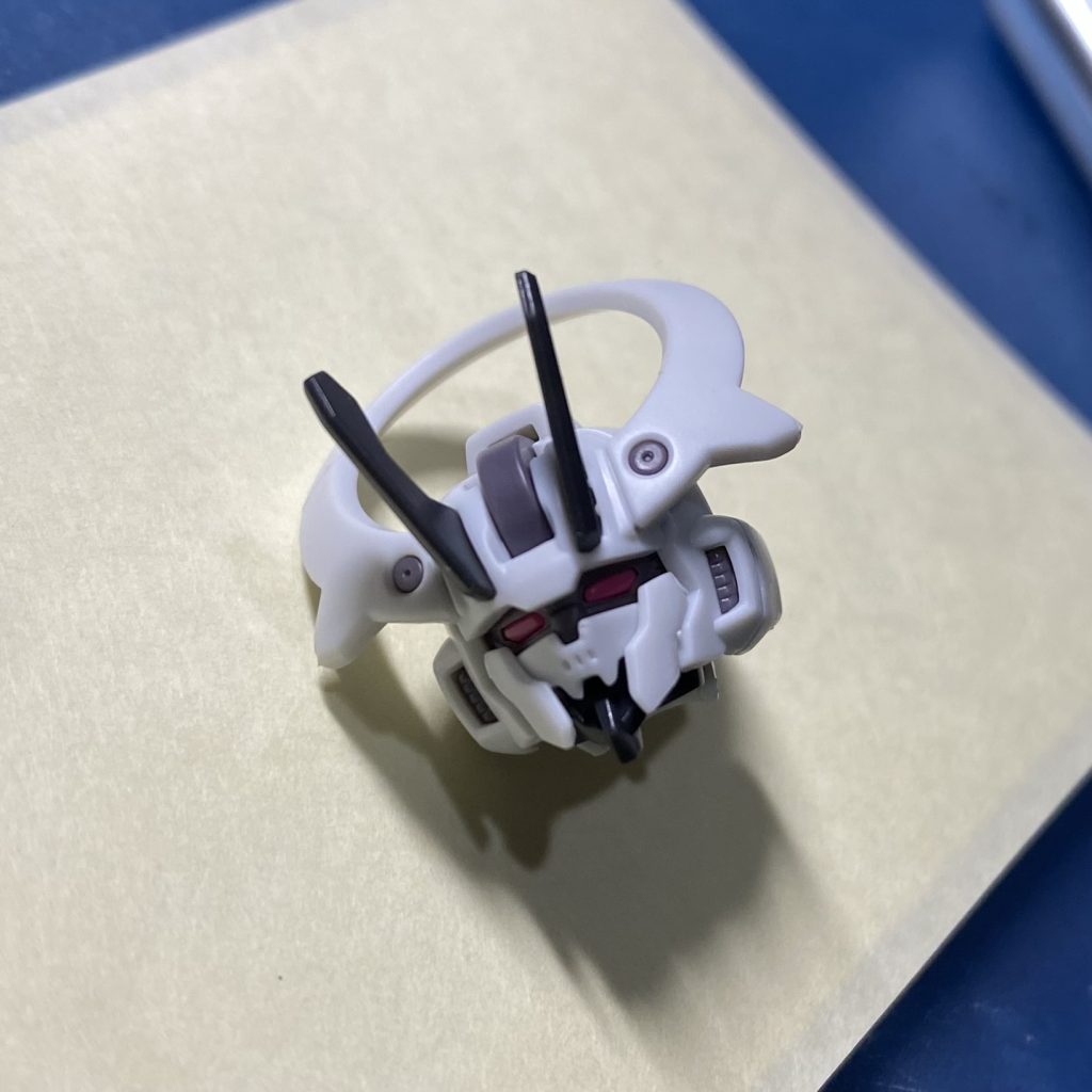 仮組み時にはまだ目の周りのパーツはあったんですけどねー。結局バルカン部は空洞になっちゃいました。笑