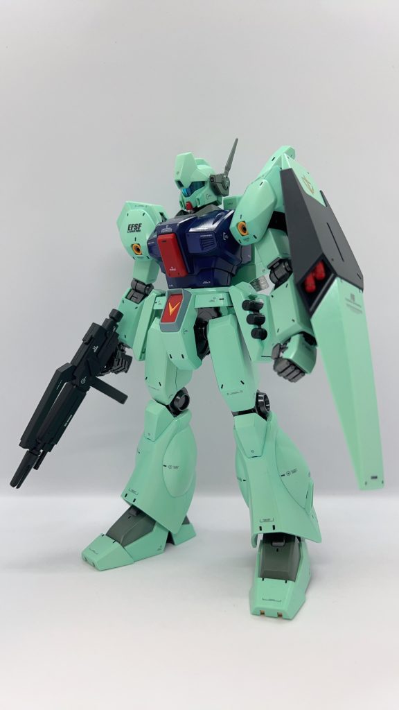 ペールグリーンにエメラルドグリーンを加えすぎて全体的に緑が濃くなってしまいました。