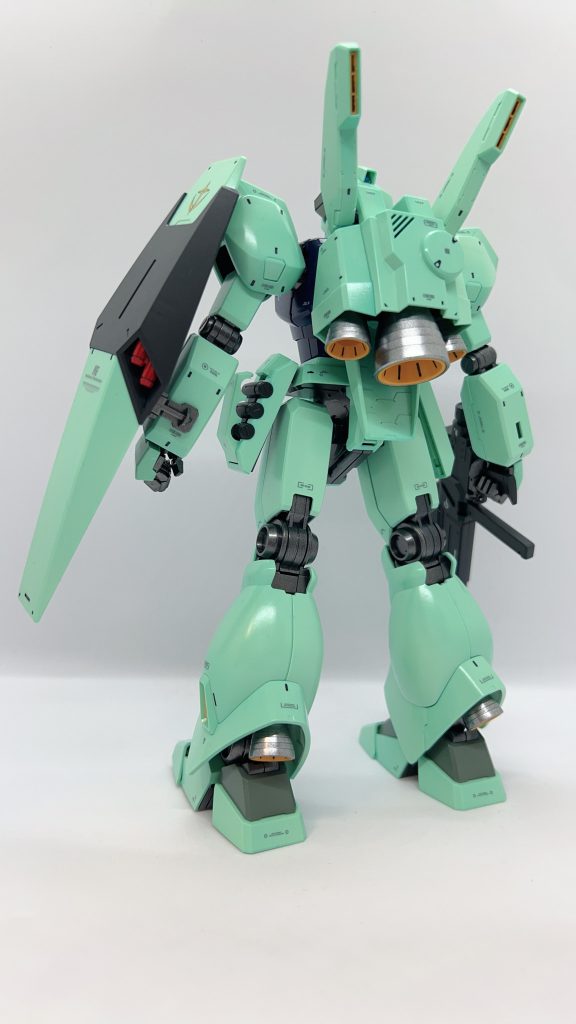 バーニアが大きくて塗りやすいキットです。