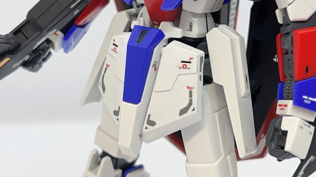 前掛けにプラ板を貼りました。