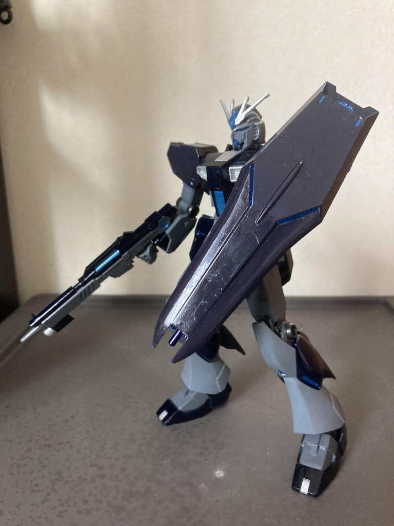 νガンダムをベースにビーム・ライフル下部を改造しています武装