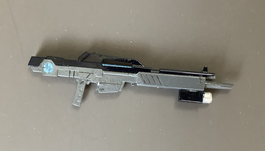 ビーム・ライフル(市街地戦仕様)ビームライフル下部に大型グレネードランチャーを搭載しています