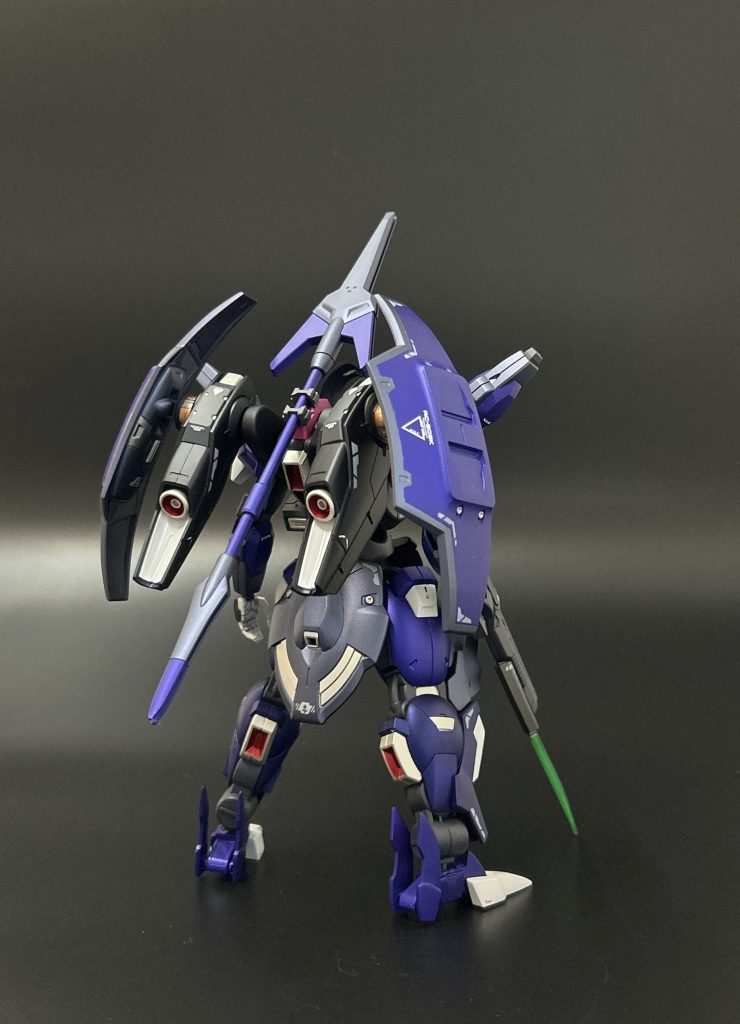 ビームジャベリンはフライトパックに懸架させました。持たせても良かったんですが本編の改修型がビームライフルを携行していたので、それに合わせてサブウェポン扱いにしています。