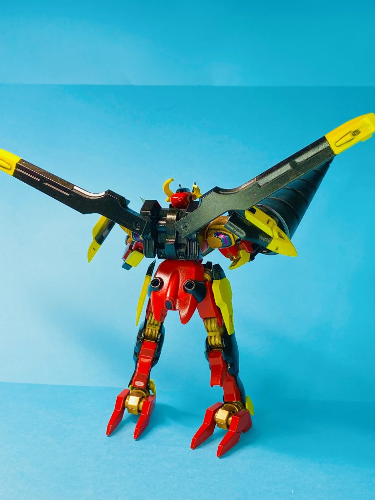 多目的攻防プラットフォームガーディアンは、肩アーマーと飛行ユニットにアレンジ。