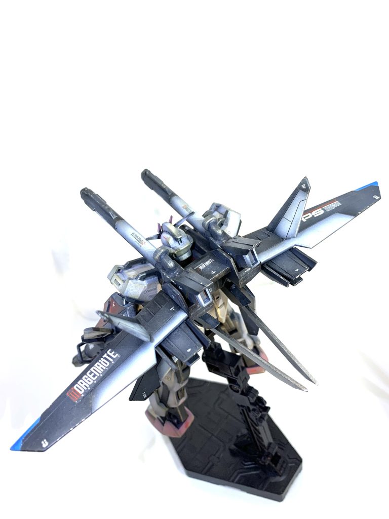 基本的には無改造ですがI.W.S.Pは少しディテールアップして対艦刀の取付角度を変更しました。