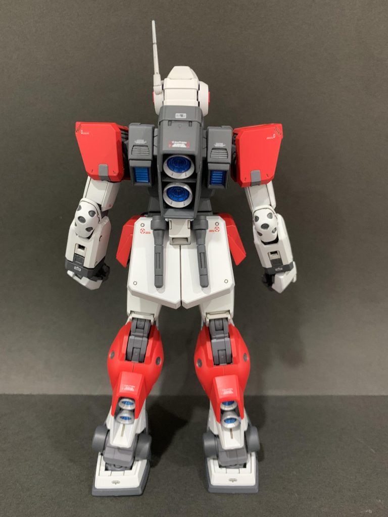 今回も塗り分けメインですが、久々のMGなのに関節とかもっと塗り分ければ良かったかな、と。リアスカートとふくらはぎが思ったよりも大きくアスリートでした。