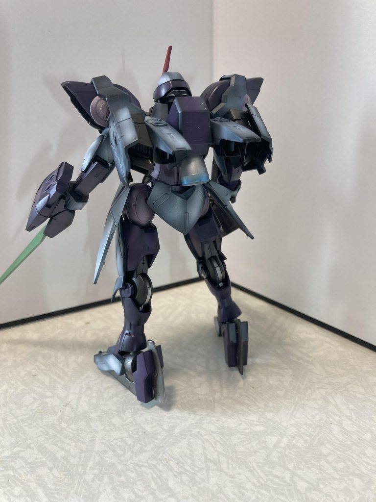 バックパックはガンダムゼルトザーム(ガンダムMkⅢ)の物を中心に30MMのパーツを組み合わせて作りました。MkⅢの3連ノズルはジャンクの海に消えたので、単発大推力スラスターに換装した、ということで。