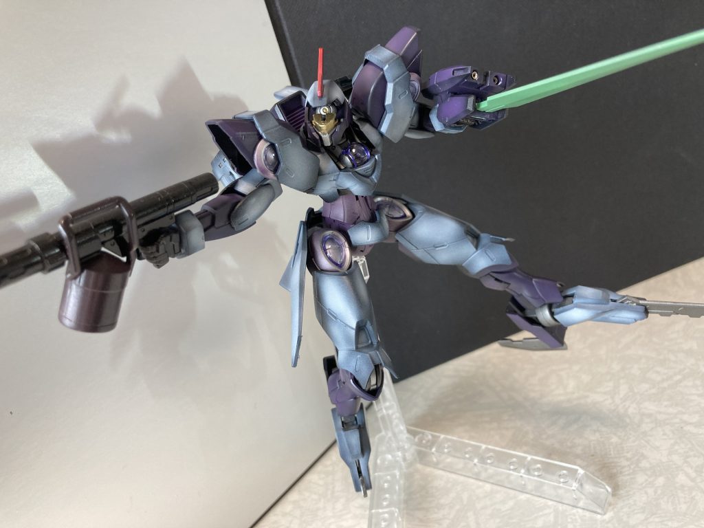 フットユニットはオリジナルの様に掴むことはできませんが、ヴィダールなのでより殺意は高いと思いますwなお、ベイオネットのビーム部分にはICソケットの足を入れてあります。