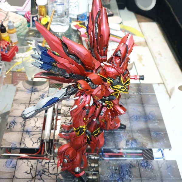 MG 1/100 Sinanju Custom – Red Candy Paint ver.