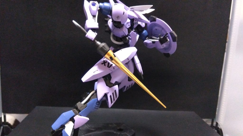 シールドラッシュ!!そもそも槍装備な機体にそんな事させんな!wwカッコよければええんよ!の精神力で押し切る!